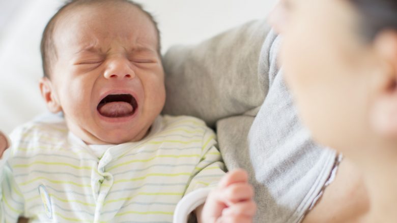 Në cilën gjuhë qajnë foshnjat?