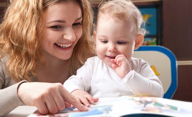 Pse është e rëndësishme t’i lexoni bebes