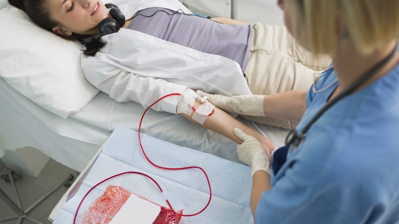 Cilat sëmundje mund të barten me anë të transfuzionit?