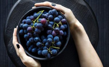 Përbërësit natyral të rrushit mbrojnë nga kanceri i gjirit