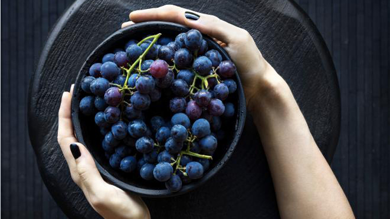 Përbërësit natyral të rrushit mbrojnë nga kanceri i gjirit