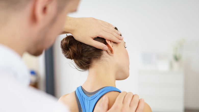 Kiropraktika, korrektimi i Atlasit, eliminimi i dhembjes së kokës dhe i simptomave të tjera