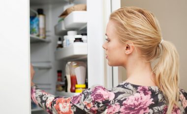 Ushqimet më të këqija në frigorifer: majoneza, salsiçet dhe margarina