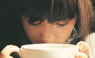 Qe pse s’duhet ta pini kafen e nxehtë