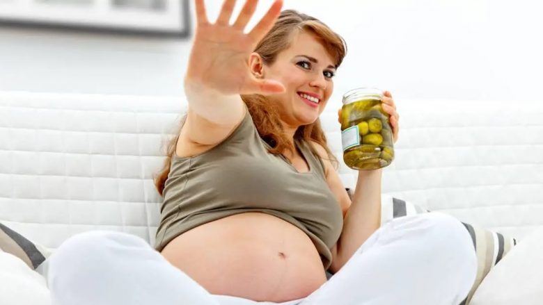 A është mirë që të hani turshi tash kur jeni shtatzënë?
