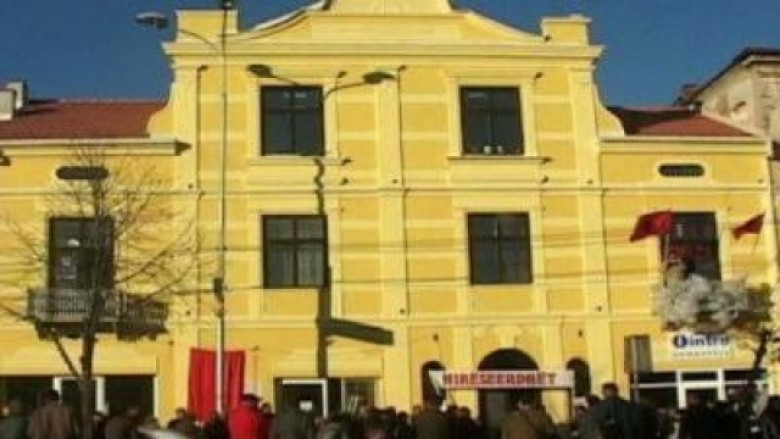 Kamerate sigurisë kanë regjistruar personin që ka demoluar Muzeun e Alfabetit në Manastir?
