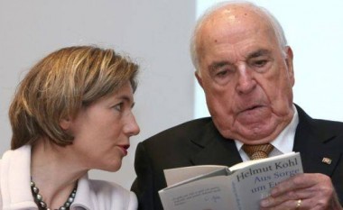 Kohl: Ishte turp hyrja e Greqisë në Eurozonë!