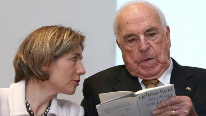 Kohl: Ishte turp hyrja e Greqisë në Eurozonë!