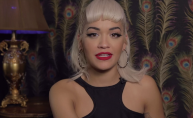 Rita Ora reagon lidhur me librin për jetën e saj