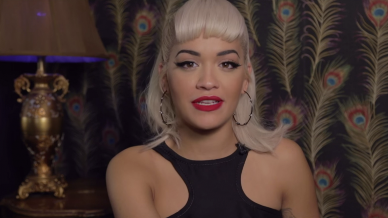 Rita Ora reagon lidhur me librin për jetën e saj