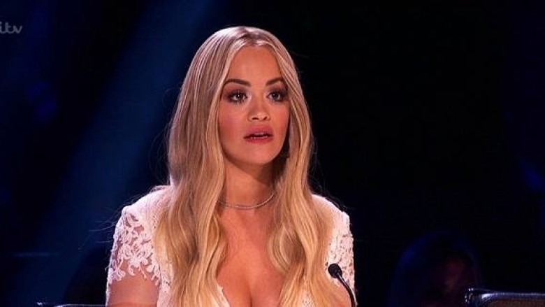 Rita ekspozon gjoksin në X Factor (Foto)