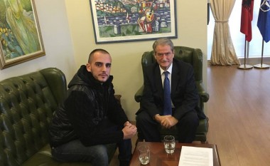 Sali Berisha adhurues i Gold Ag