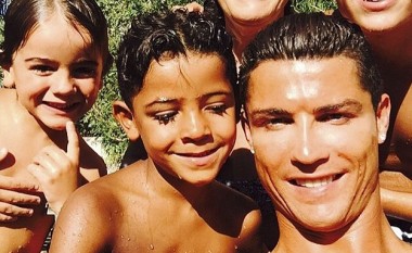 Njihuni me familjen Ronaldo (Foto)