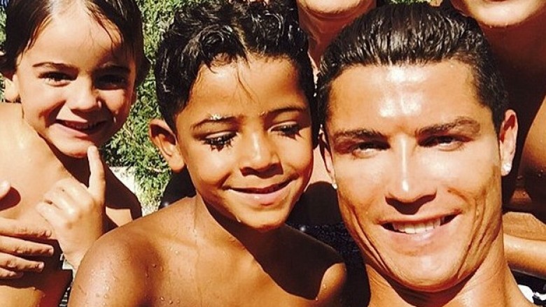 Njihuni me familjen Ronaldo (Foto)