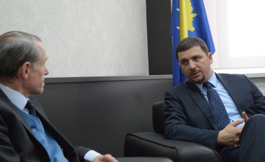 Ministri Zharku e njoftoi ambasadorin kroat me projektet infrastrukturore