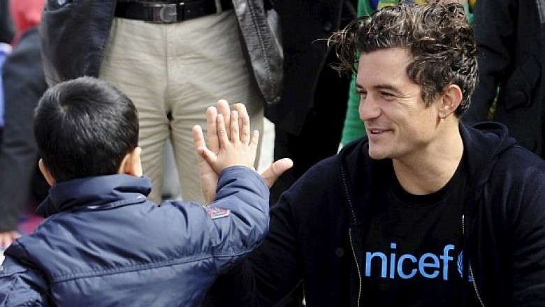 Orlando Bloom viziton kampin e refugjatëve në Maqedoni (Foto)