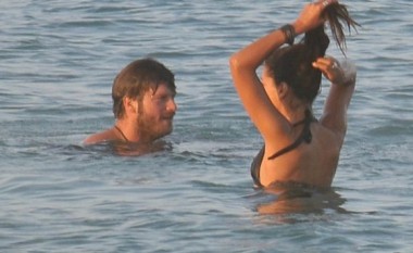 Kivanc Tatlitug mbyll pushimet me të dashurën (Foto)