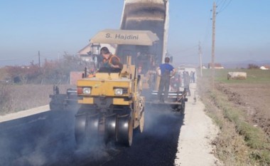 Asfaltohet rruga e fshatit Prelez