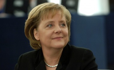 Merkel: Nuk do të ketë falje borxhi për Greqinë