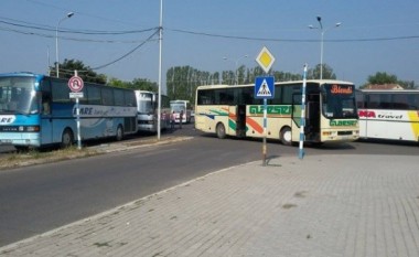 Bllokohet stacioni i autobusëve në Prishtinë (Foto)