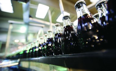 Coca-Cola, prezanton angazhimet e reja në karbon dhe ujë në Kosovë