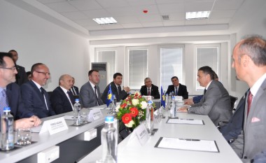 Kryeministri vizitoi fabrikën Premium Tobacco Group në Gjilan