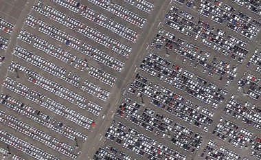 Në Tokë ka më shumë vetura që nuk shiten se njerëz! (Foto/Video)