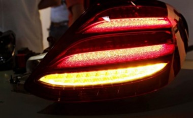 Mercedesi vendos drita të reja te E-Classi i ri