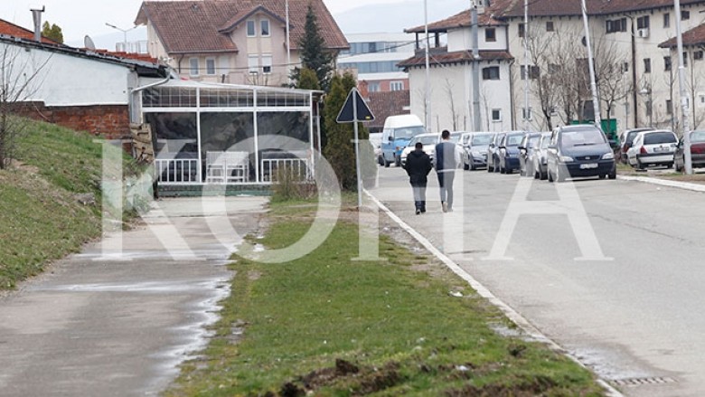 Uzurpuesit që pengojnë lëvizjen e këmbësorëve (Foto)