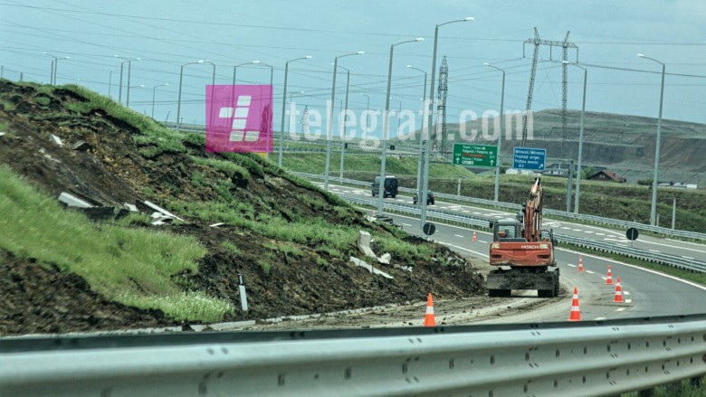 Autostradës së milionave i rrëshqet dheu (Foto)