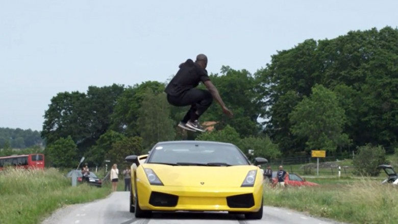 E pabesueshme, por e vërtetë: Kapërceu Lamborghinin në shpejtësi 130km/h (Video)