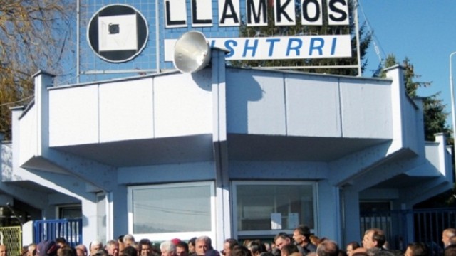 Punëtorët e Llamkosit protestojnë kundër shitjes së fabrikës pa kushte