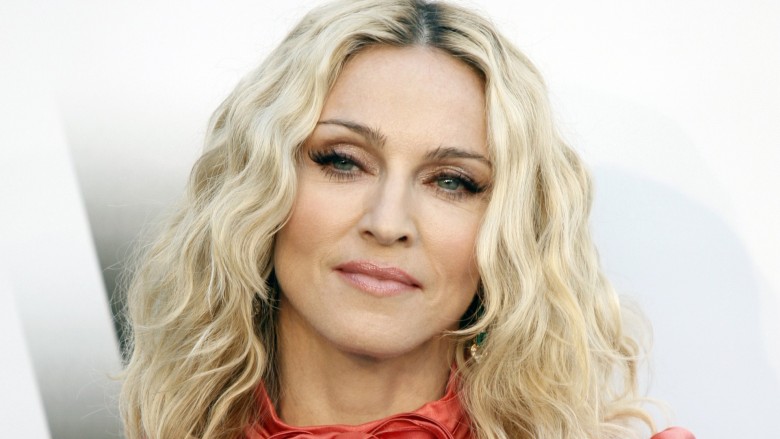 Madonna në telashe me ankandet, i përfshirë edhe Tupac Shakur (Foto)