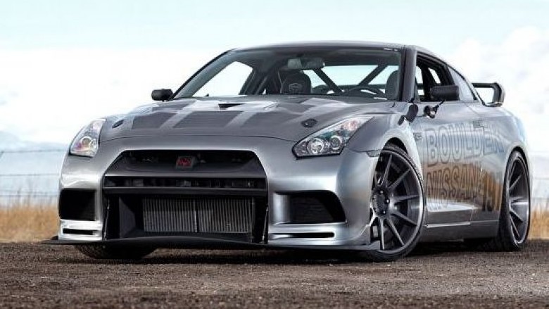 Nissan GT-R vozitet me 380 km/h (Video)