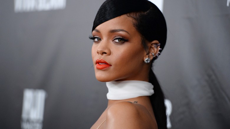 Rihanna fenomenale në kopertinën e “Vogue” (Foto)