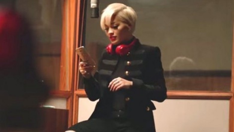 Rita Ora në reklamën e Samsung Galaxy S6 dhe S6 Edge (Video)