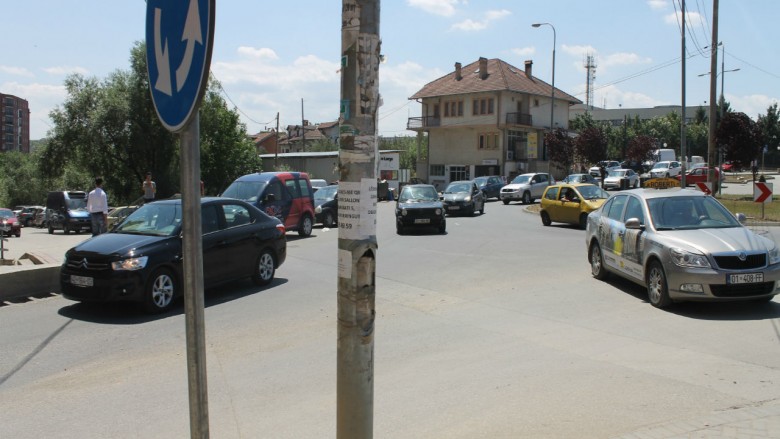 Kërkohet shtrimi i trotuareve në “Mati 1” (Foto)