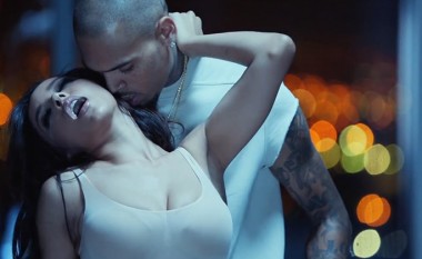 Skena seksi mes Chris Brown dhe Tinashe (Video)