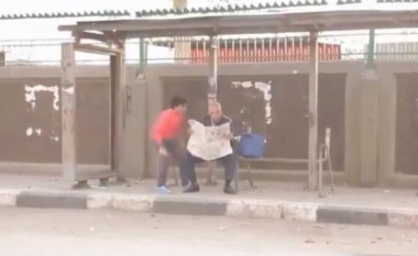 A është ky arabi më trim apo më problematik në botë: Me këtë të djalosh do të qeshni me zë! (Video)