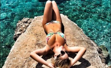 Adea Pula, foto super seksi nga plazhet e Greqisë (Foto)