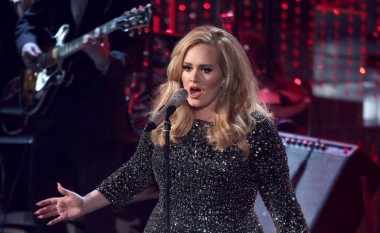 Adele performon për herë të parë “Hello” – zëri i saj të rrënqeth (Video)