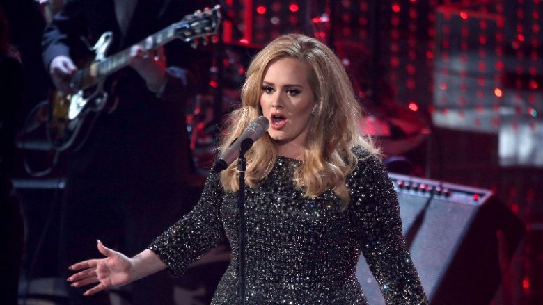 Adele performon për herë të parë “Hello” – zëri i saj të rrënqeth (Video)