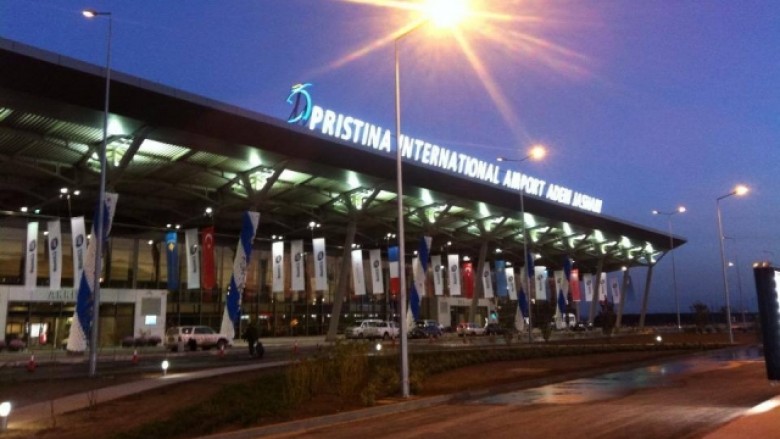Paraqiti pasaportën false, arrestohet në aeroport të Prishtinës