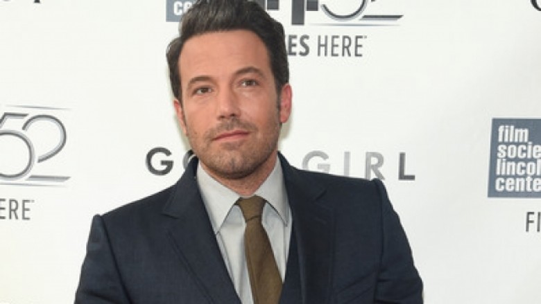 Affleck mohon të jetë në lidhje me dadon e fëmijëve