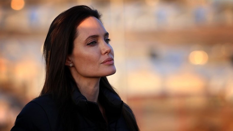 Nuk do ta besoni se çfarë ka bërë Angelina Jolie pasi e ka humbur virgjërinë
