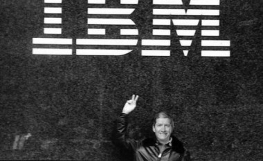 Apple merret vesh me IBM për shitjen e iPhone dhe iPad tek bizneset