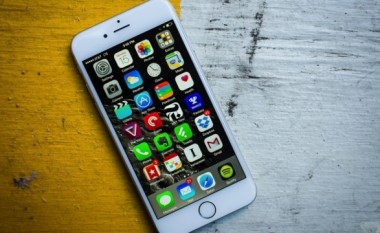 Apple shiti 61 milionë iPhone për tre muaj