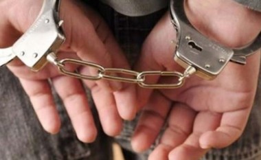Policia në Mitrovicën e Jugut arreston një person të kërkuar nga Gjykata