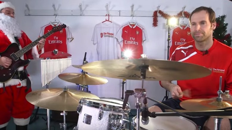 Futbollistët e Arsenalit dinë të bëjnë edhe muzikë (Video)