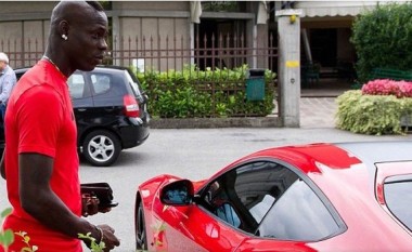 Balotellit më në fund i shkon Ferrari në Liverpul